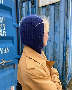 November Balaclava, Petiteknit