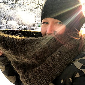 Cowlen "Flätad dröm" i Rauma Iris och Geilsk Tweed