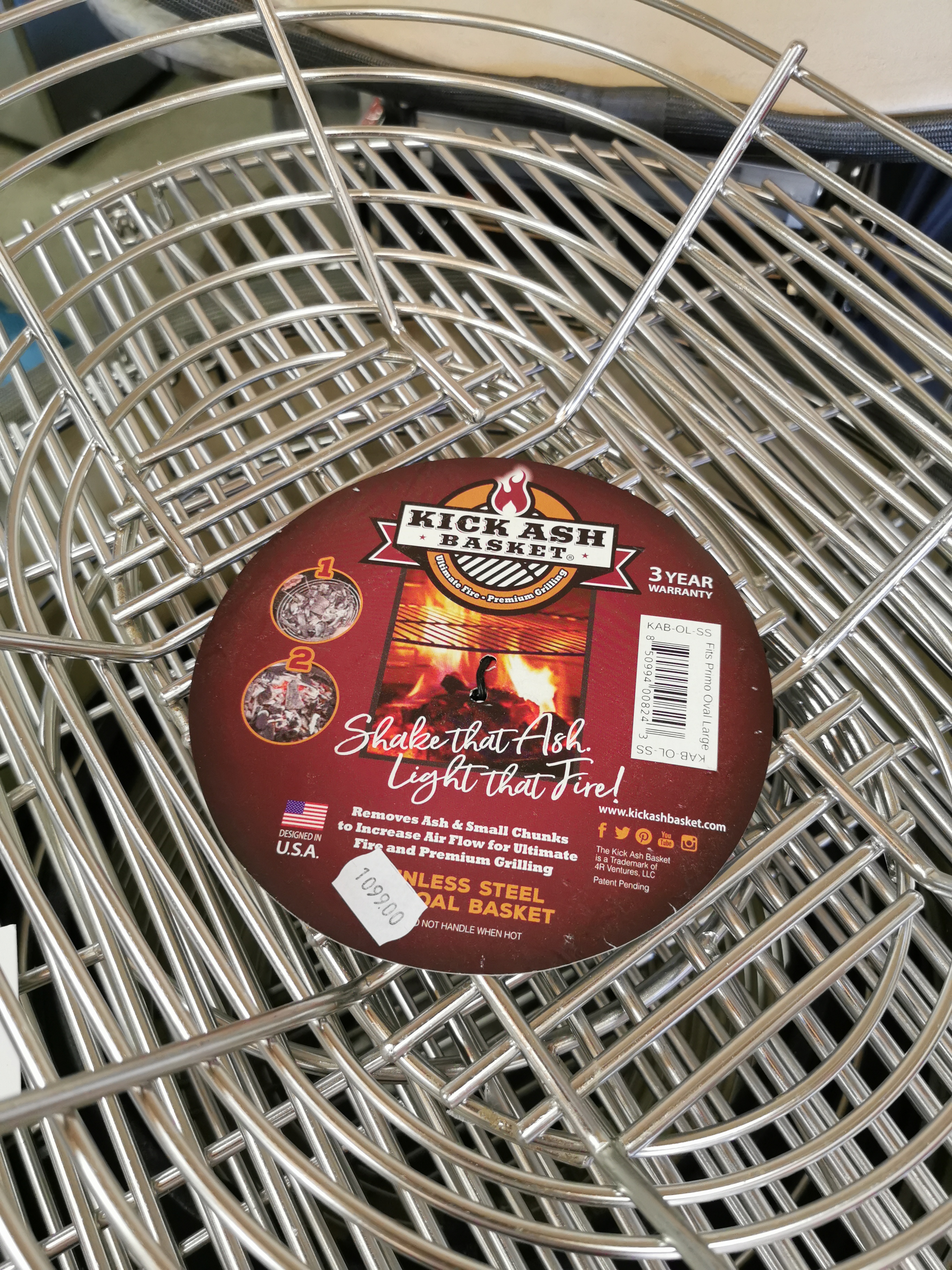 Kick ash basket Primo oval large BbqHouse.se