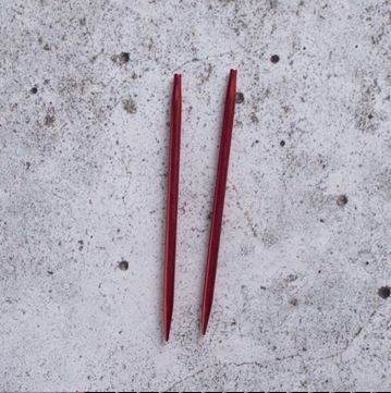 Ändstickor, Röd