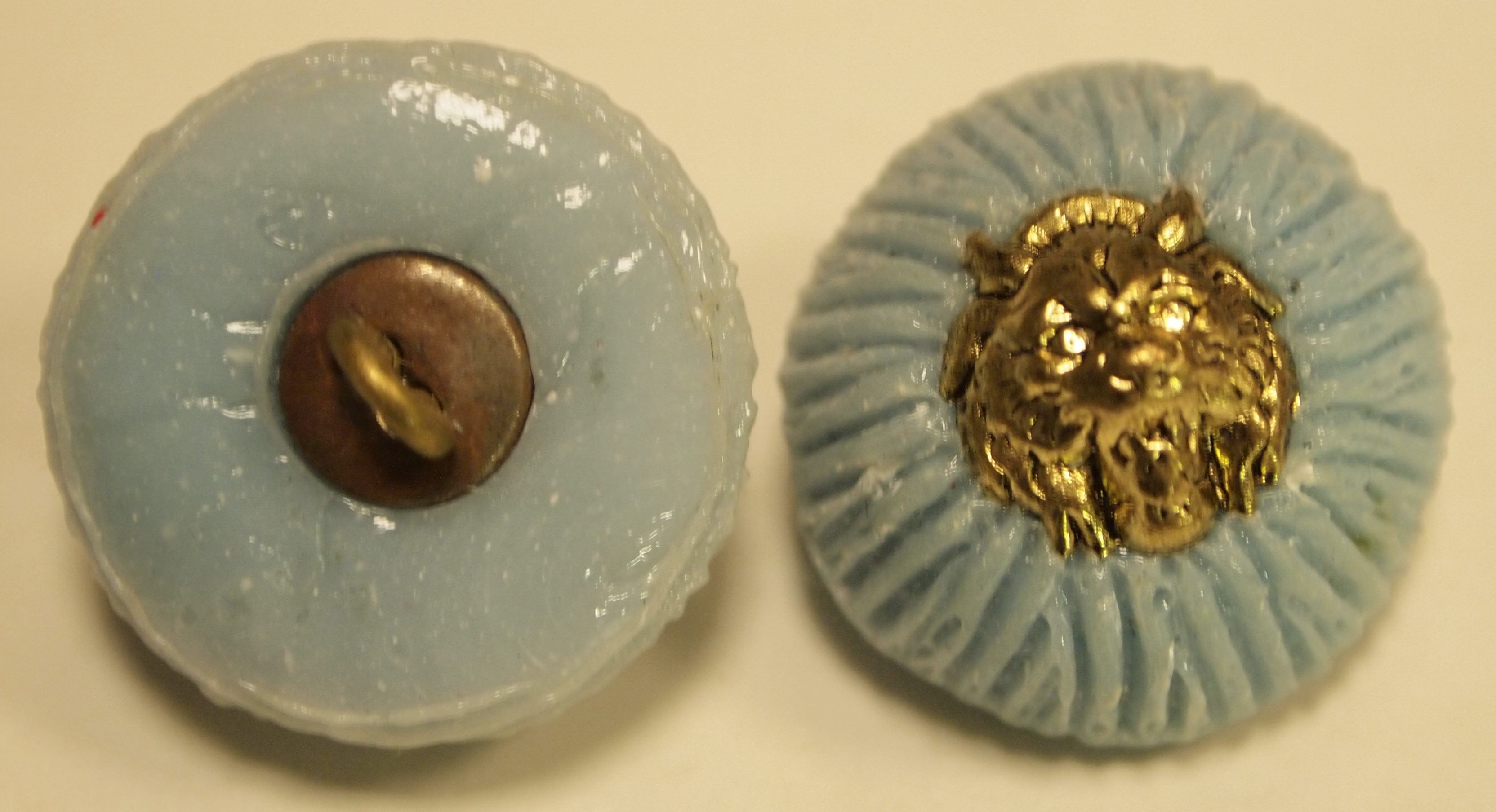 Vintage Metall- och plastknappar i olika färger - 4