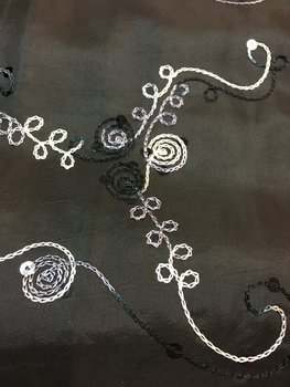 Broderad Taft med Paljetter