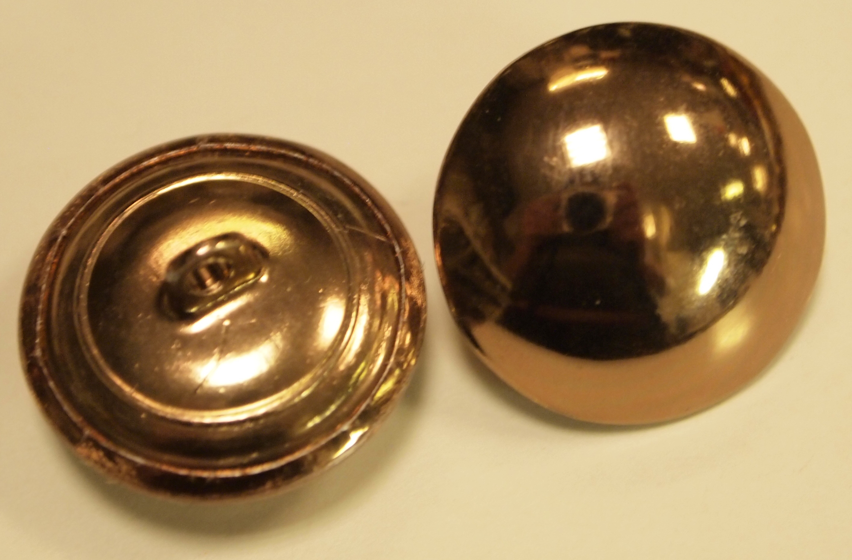Metallknapp