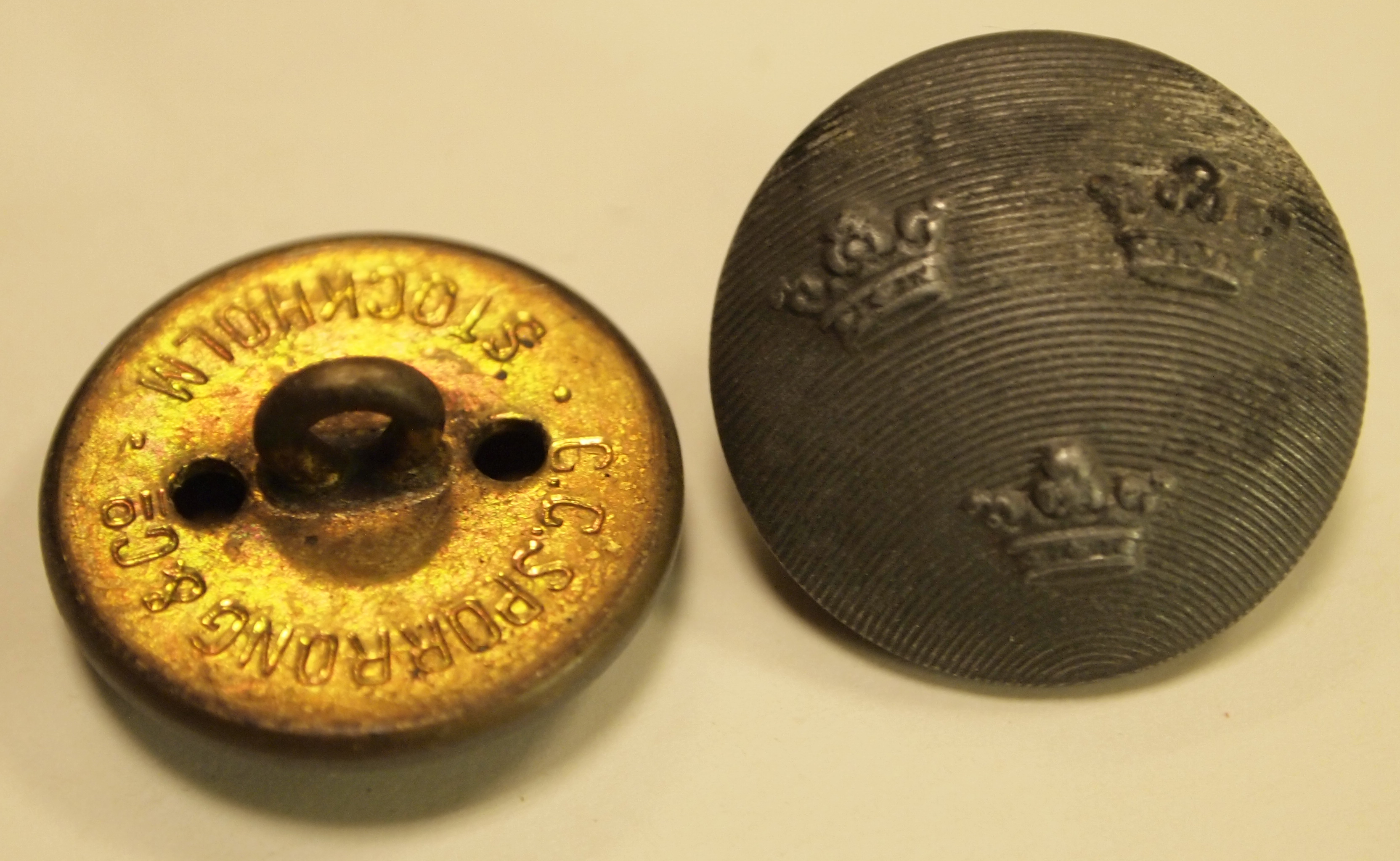 Gamla militärknappar
