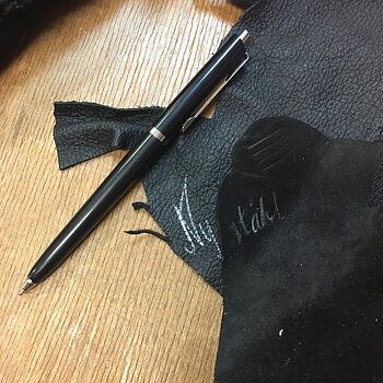 Läder & päls penna samt påfyllnings stift