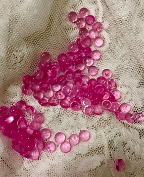 KB Halvdroppar Mörk Rosa i genomskinlig plast