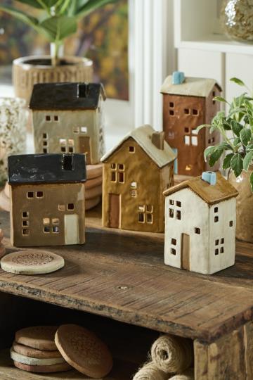 Keramikhus "Brighton" terracotta med rostfärgad dörr - Ib Laursen