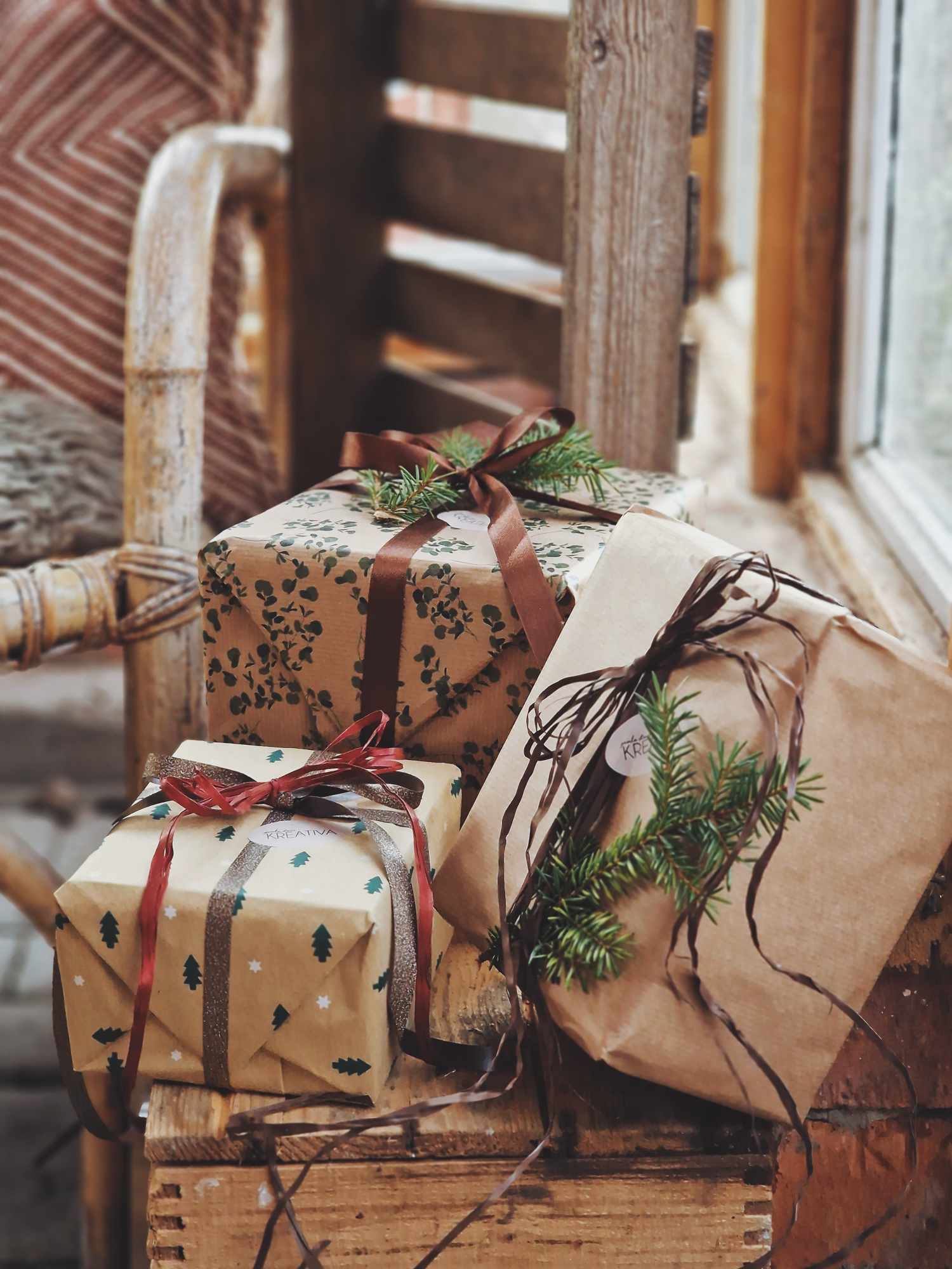 GIFT WRAPPING