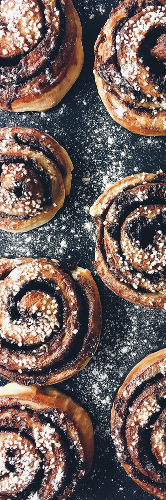card, cinnamon rolls