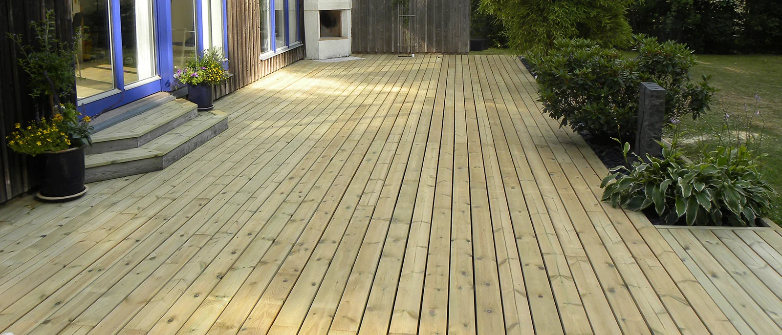 Svenskt Träs webbshop! Svenskt Trä arbetar på många sätt och i flera olika forum för att sprida kunskap om trä och träprodukter inom byggande, inredning och emballage. Här hittar du och kan beställa publikationer inom alla områden. 