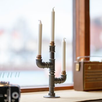 Kerzenständer in der Farbe Stahlgrau