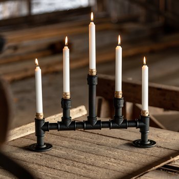 Kerzenständer in der Farbe Mattschwarz