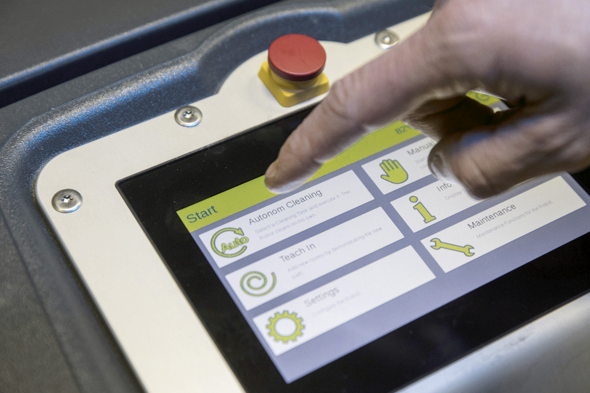Adlatus Städrobot CR 700, inkl Servicestation S 700 - 2