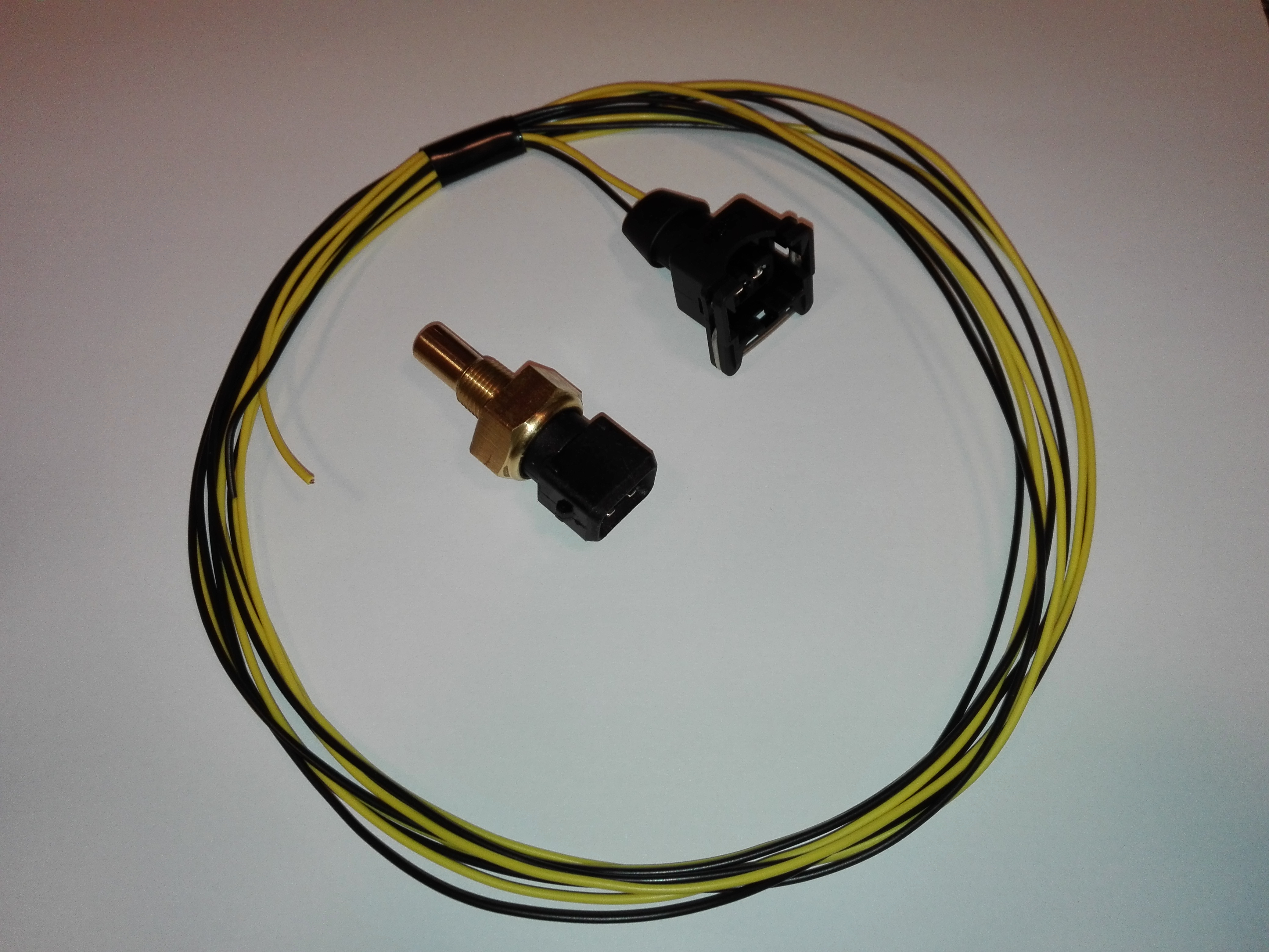 Isolated fluid temperature sensor 1/8" NPT (yellow)