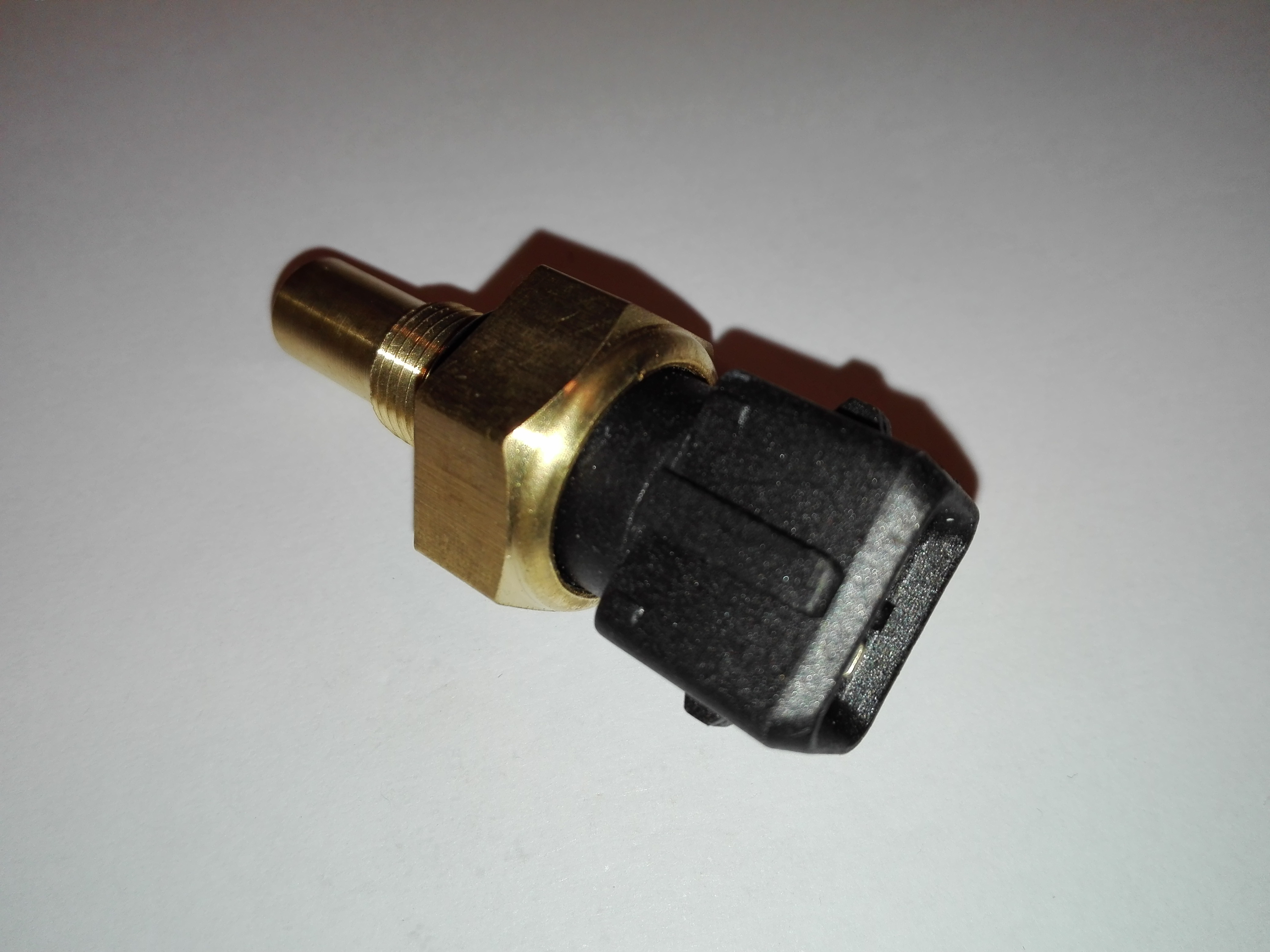 Isolated OEM quality fluid temperature sensor 1/8" NPT (White) - 3