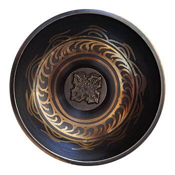 Tibetanska klangskålar -Singing Bowls med kudde och mörk skinnklädd slagpinne