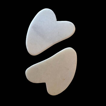 Heart Shaped Gua Sha  Massage Tool Black Obsidian and White Marble, 4-pack eller 10-pack från