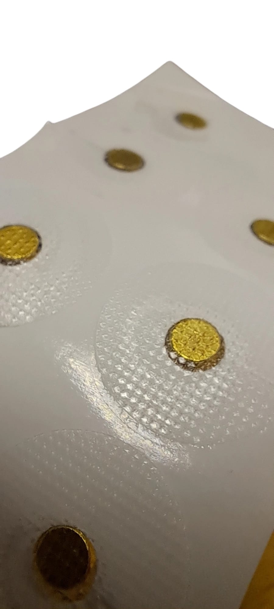 Guldpläterade Kulplåster för kropssakupressur, 3000 gauss. 10 stycken - 2