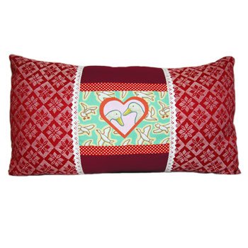 87-871 CUSHION BIRDS IN HEART