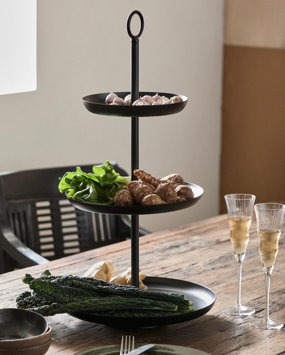 Våningsfat ASSAM ETAGERE i järn –Tre våningar Large Ø:34cm H:64cm - 2