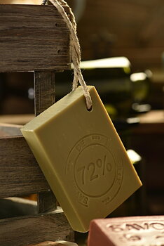 Fast tvål från Provence på snöre – Savon De Marseille 72% 140g