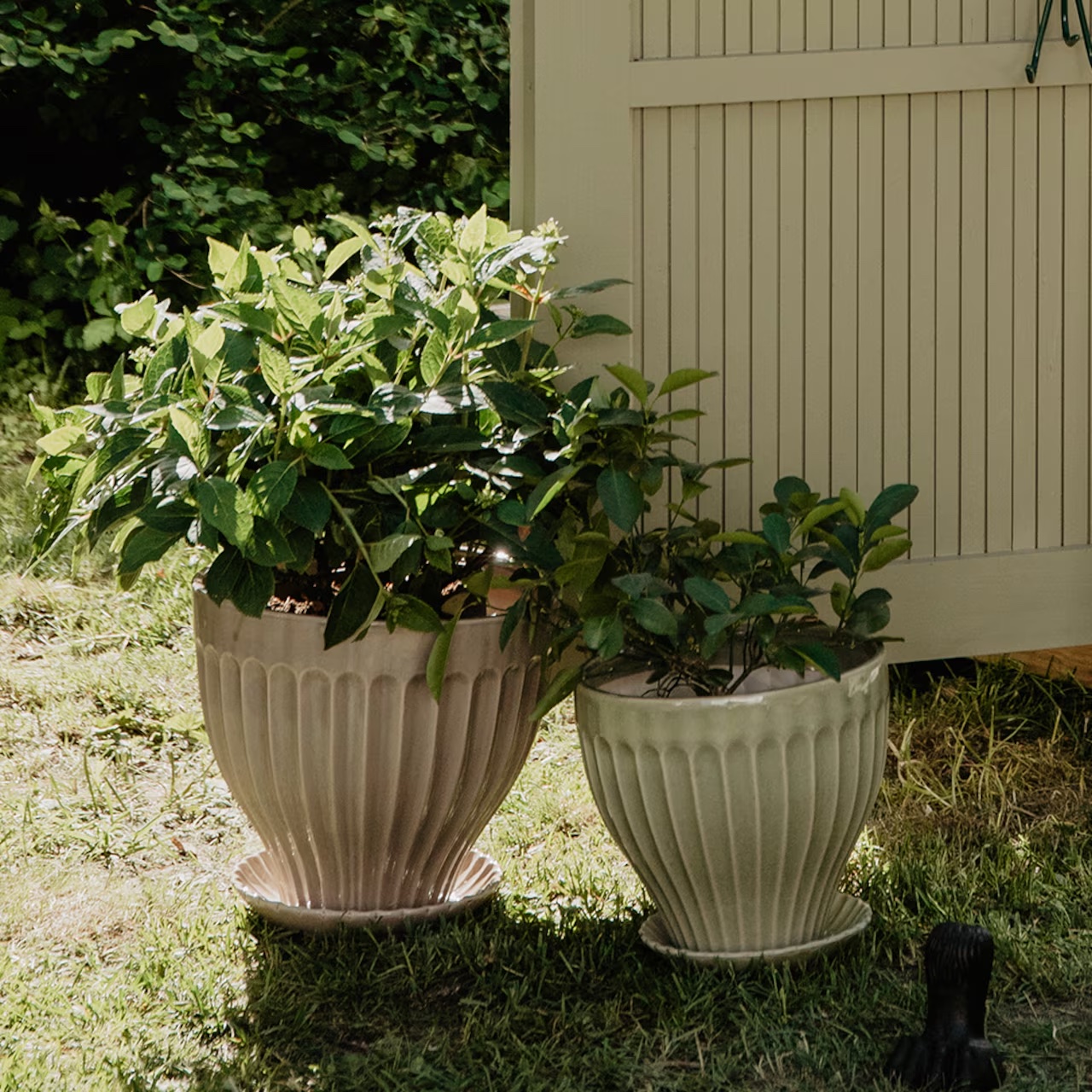 Kruka ANNA med reliefmönster & fat – Ljusgrön Stor Ø:25cm H:23cm - 2