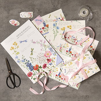 Bok med presentpapper – Fem blommönster WILD HARMONY, 10 ark á 50x70cm
