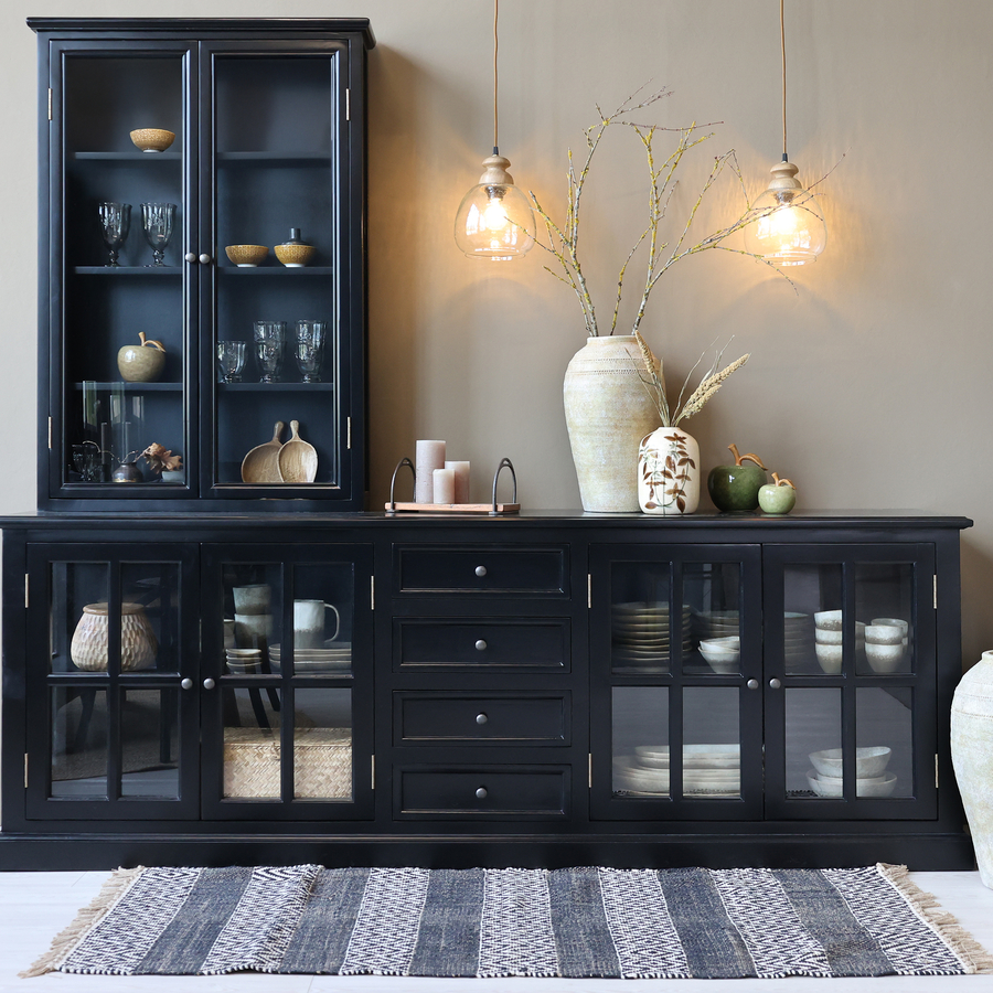 Sideboard, vitrinskänk med spröjsade glasdörrar och hyllor, svart