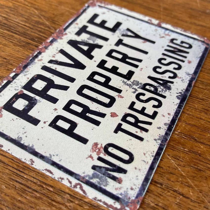 Metallskylt i vintagestil – Private Property • No Trespassing 15x20cm - 2