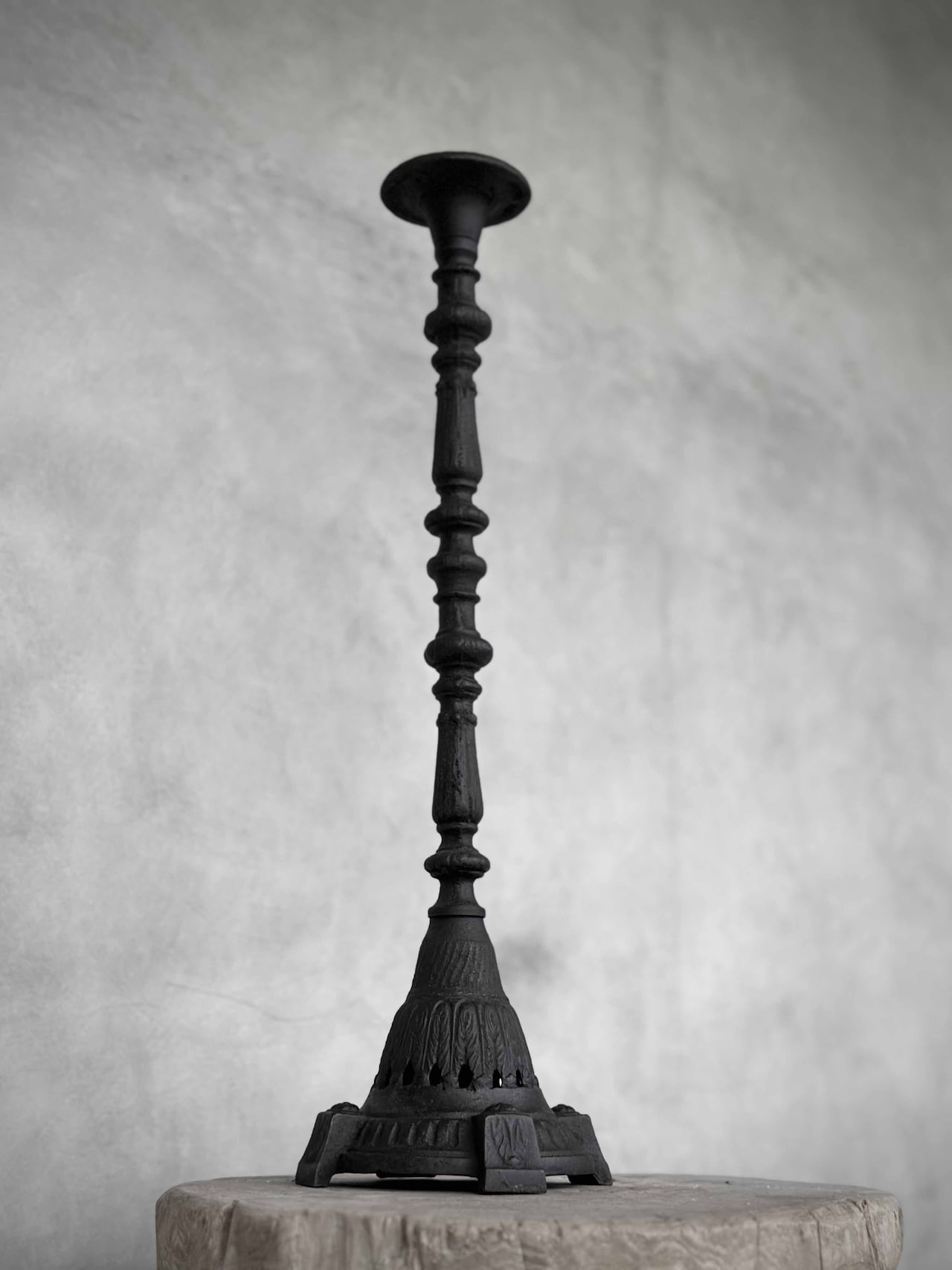 Ljusstake KALINI i gjutjärn antiksvart H:58cm