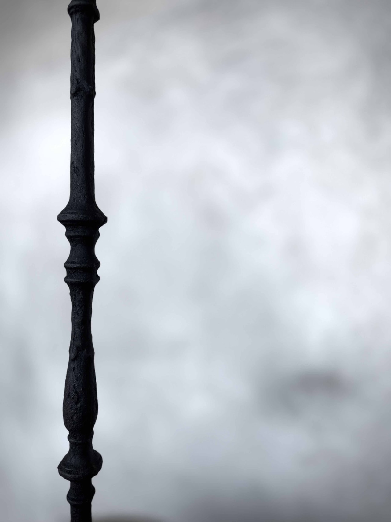 Ljusstake IRA i gjutjärn antiksvart H:58cm - 2