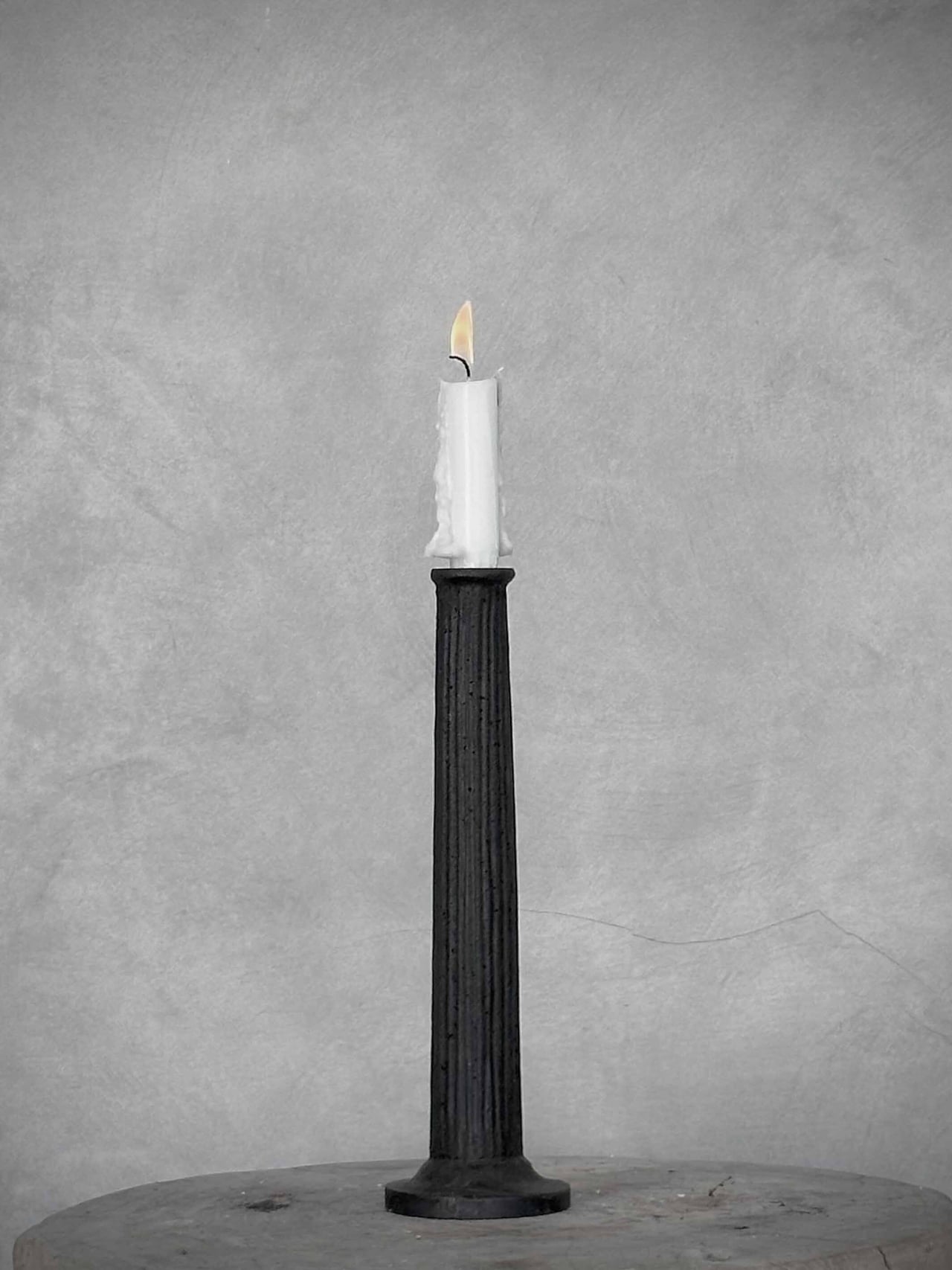 Ljusstake NOVA LARGE i gjutjärn antiksvart H:28cm - 2