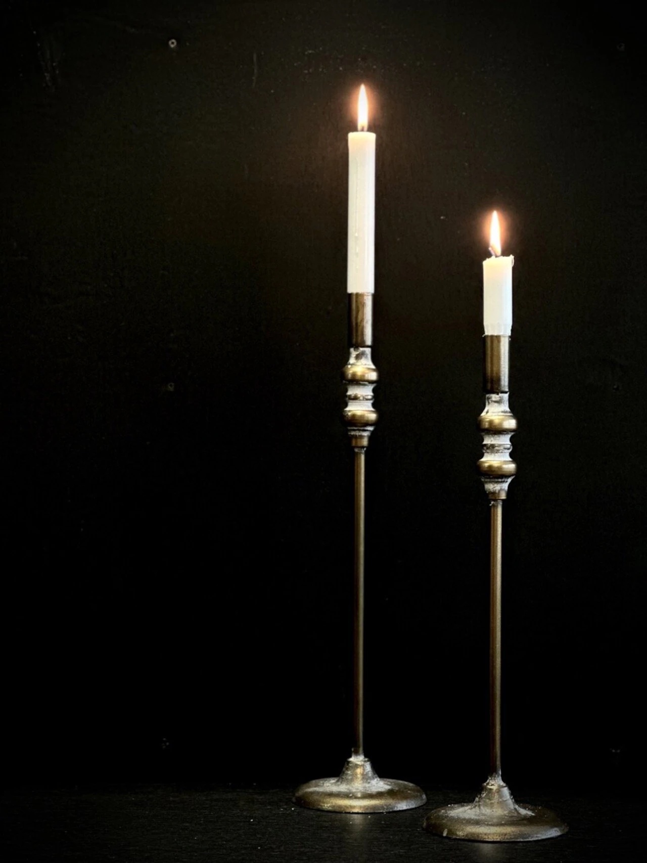 Ljusstake AGNES i metall antikguld H:44,5cm - 3