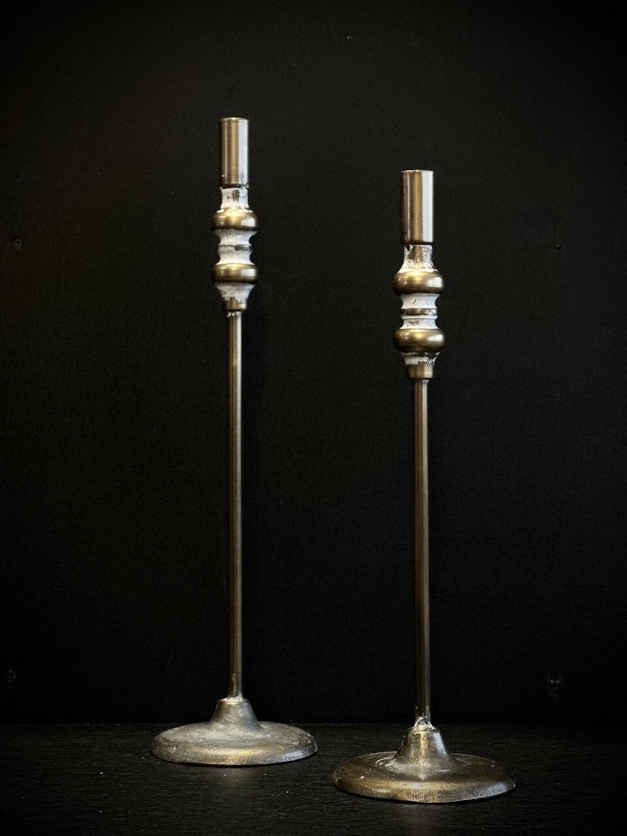 Ljusstake AGNES i metall antikguld H:44,5cm