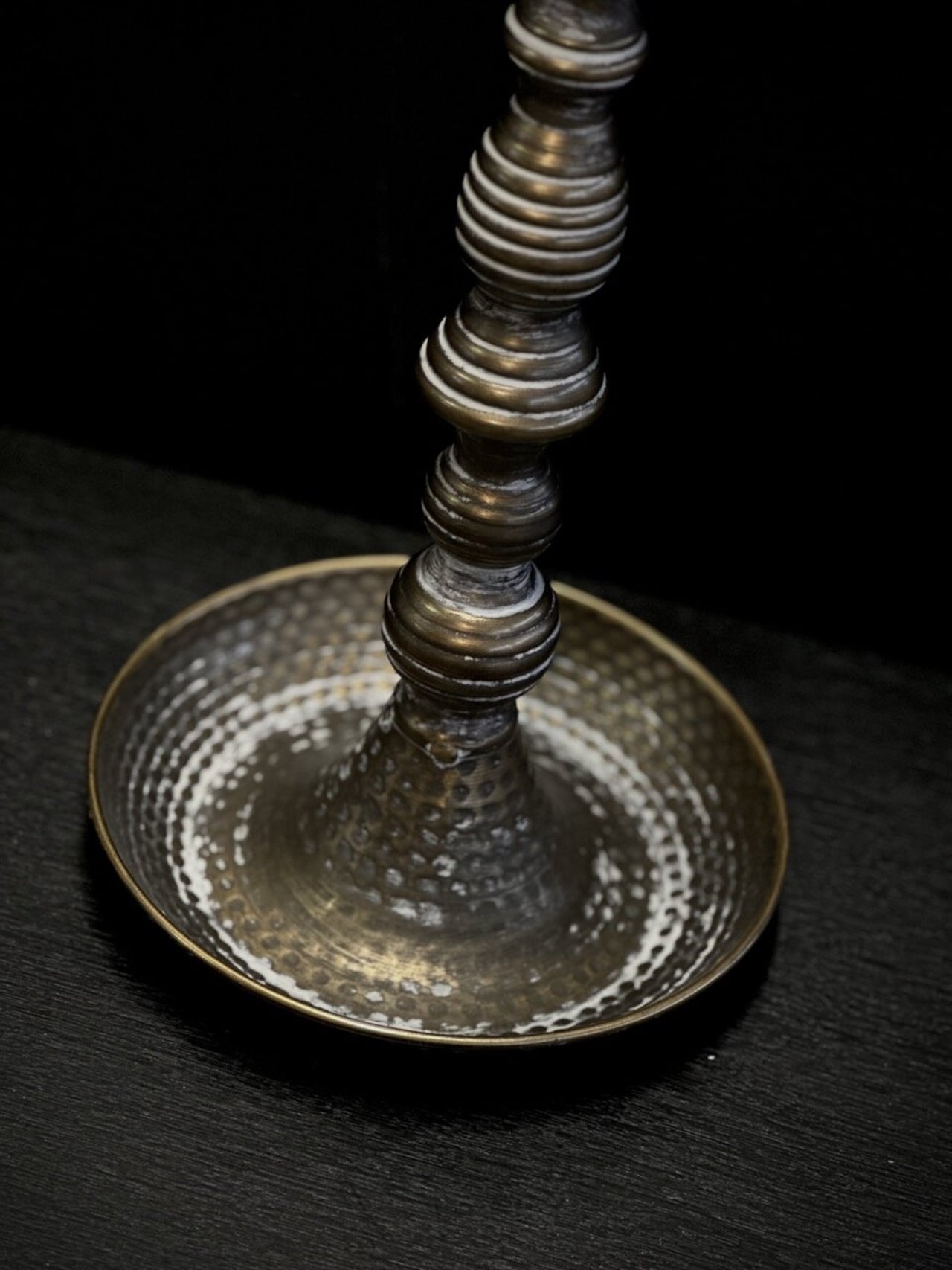Ljusstake LOUISE i metall antikguld H:42,5cm - 2