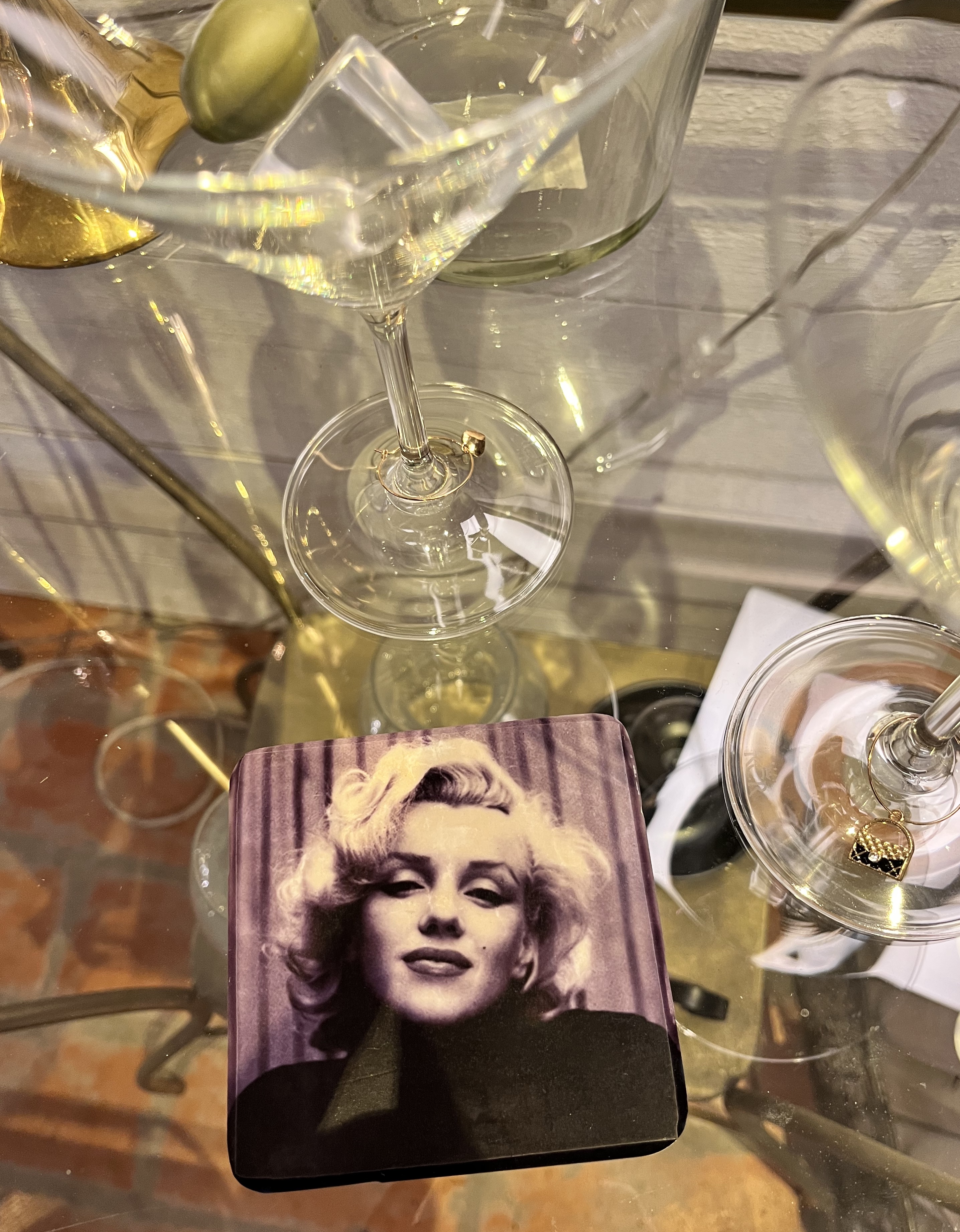 Glasunderlägg – Marilyn Monroe i svart polo - 2