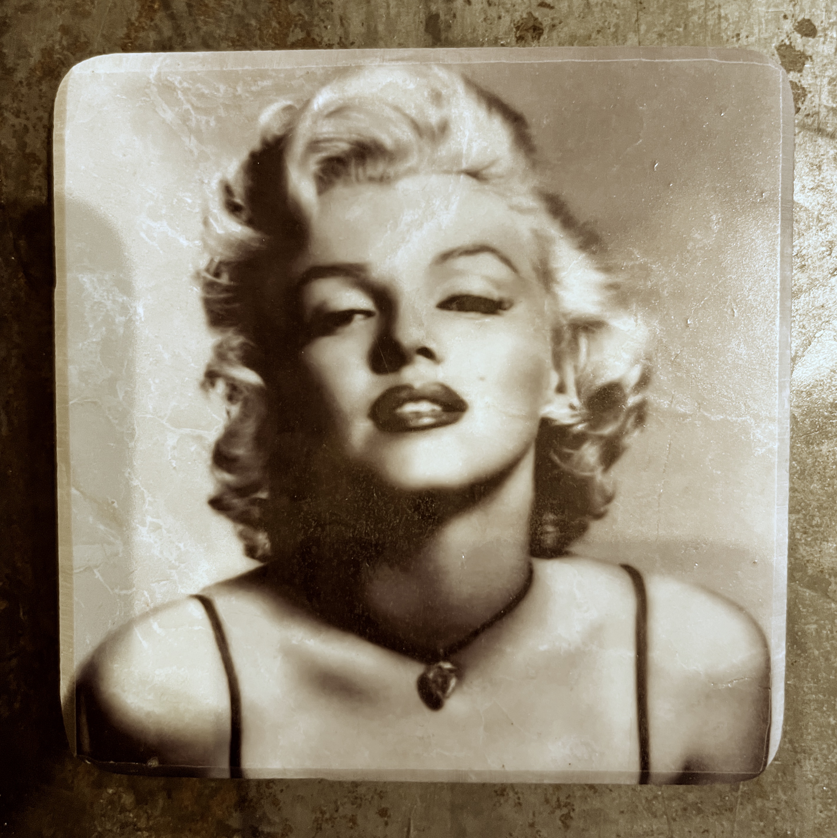 Glasunderlägg – Marilyn Monroe choker
