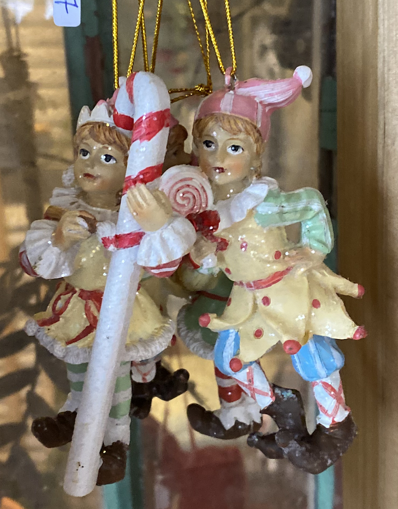Julkula ELF HOLDING CANDY – Pastellklädd Nisse med godis 3 olika Pris/st - 3