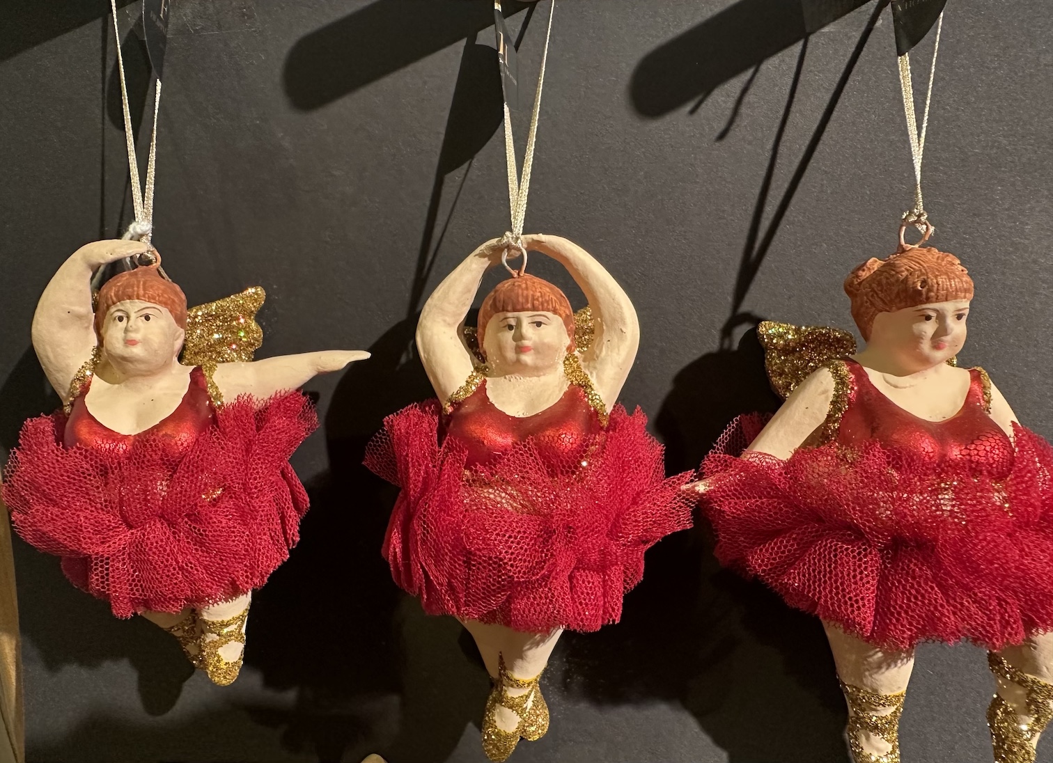 Julkula BALLERINA med tyllkjol & detaljer i guldglitter 3 olika Pris/st - 3