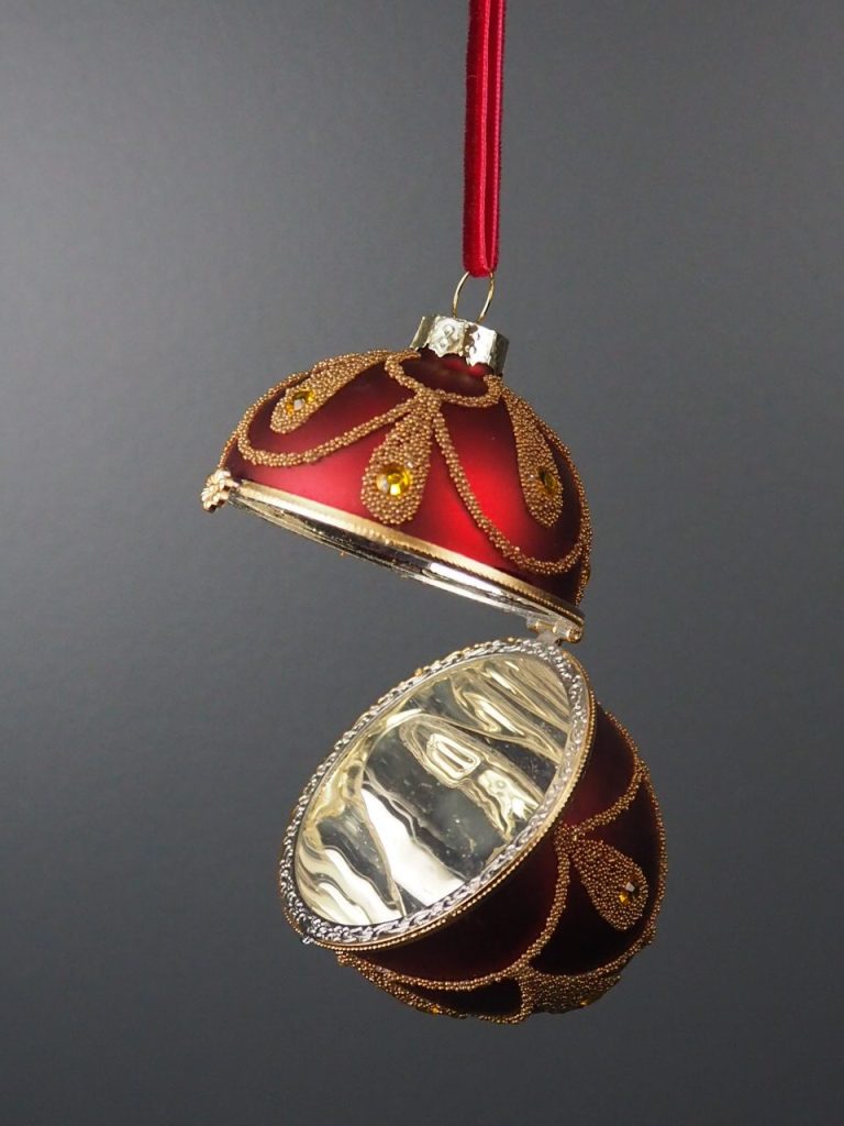 Julkula GLASS EGG – röd glaskula med guldglitter, går att öppna 6x6x9,5cm