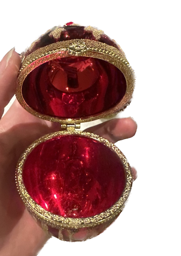 Julkula GLASS EGG – röd glaskula med guldglitter, går att öppna 8,5cm med ask - 2