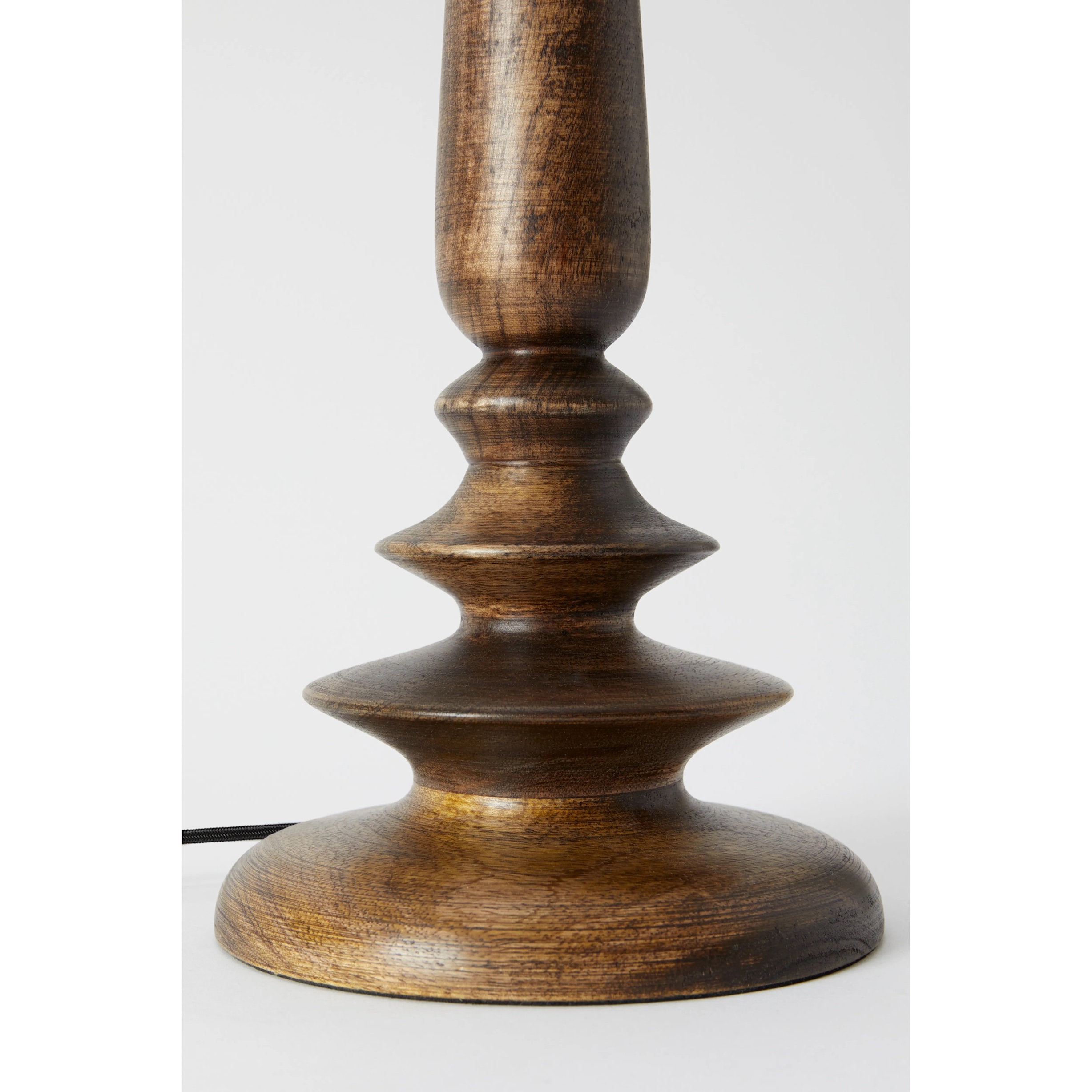 Lampfot Qvist 411 – Brun i trä 57cm - 2