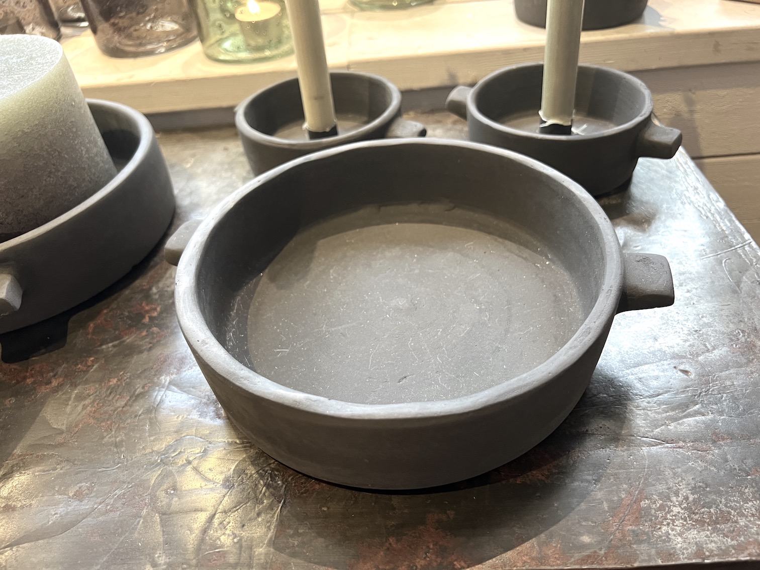 Skål / Fat i svart keramik Ø:21,5cm
