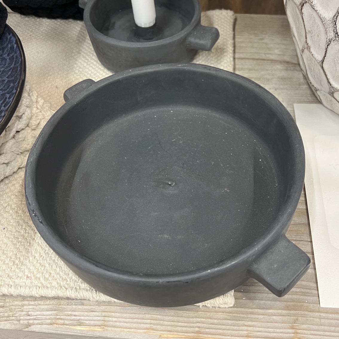 Skål / Fat i svart keramik Ø:21,5cm - 6