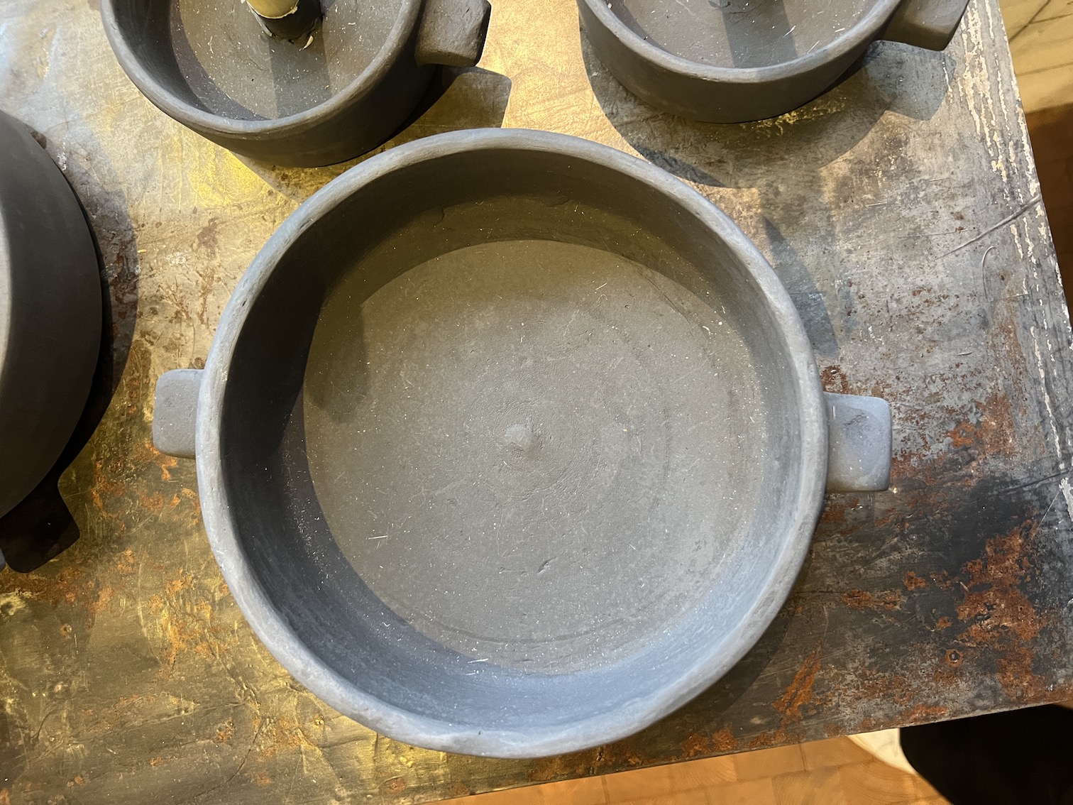 Skål / Fat i svart keramik Ø:21,5cm - 2