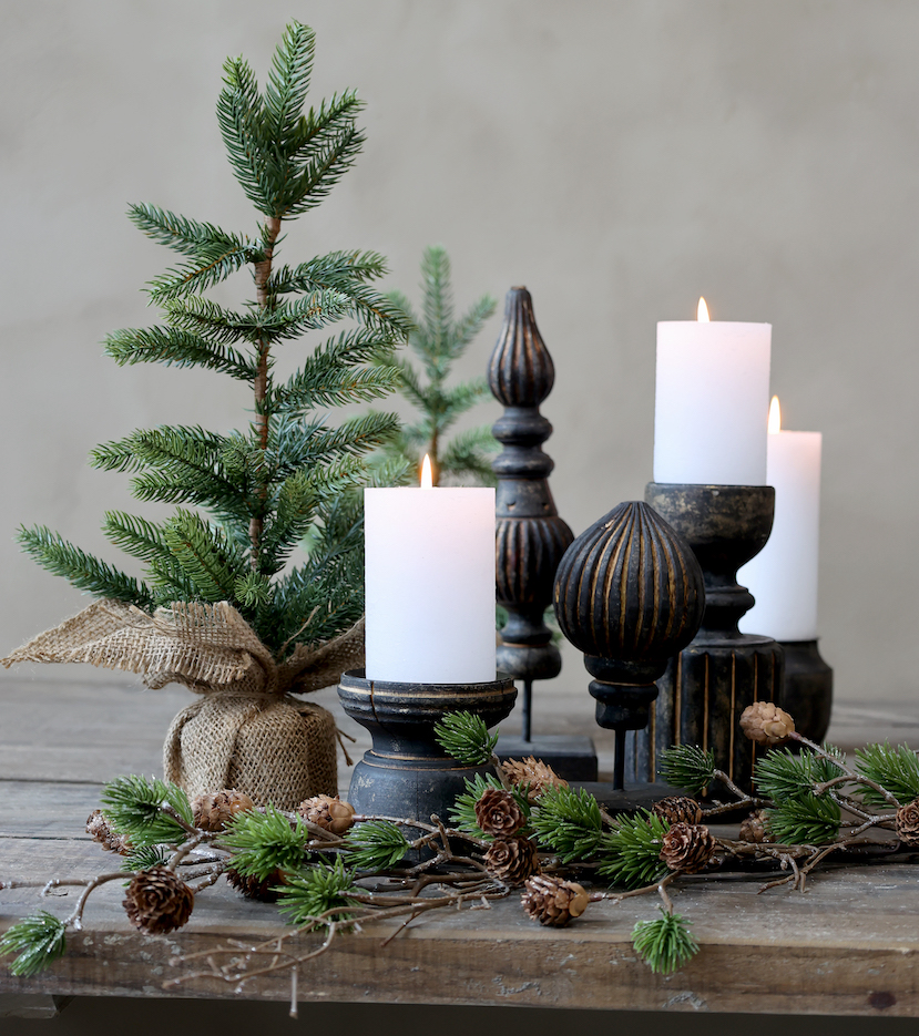 Girlang FLEUR med cederträ & kottar 96cm - 2