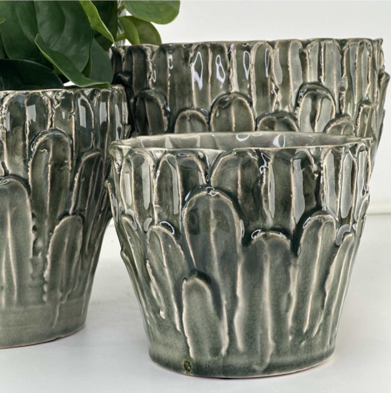 Kruka Leaf,  med bladmönster i stengods med  unik färgfinish  i grönt 12 cm – Miljögården - 7
