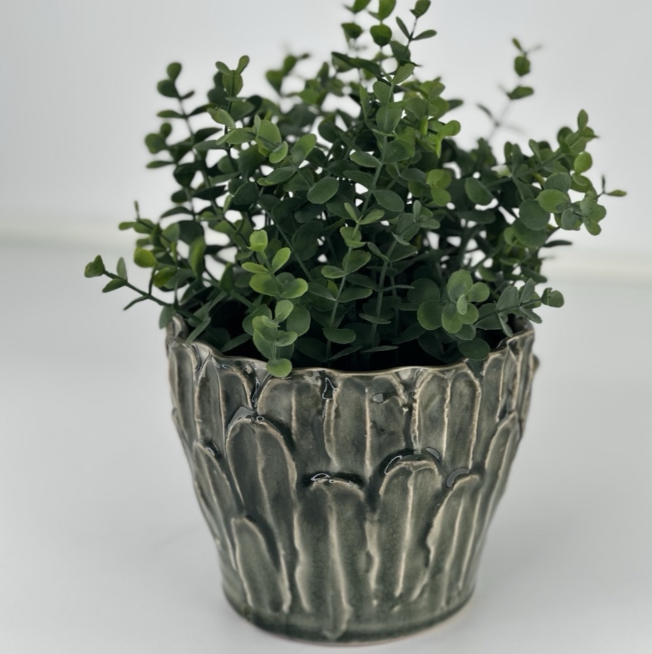 Kruka Leaf,  med bladmönster i stengods med  unik färgfinish  i grönt 12 cm – Miljögården - 2
