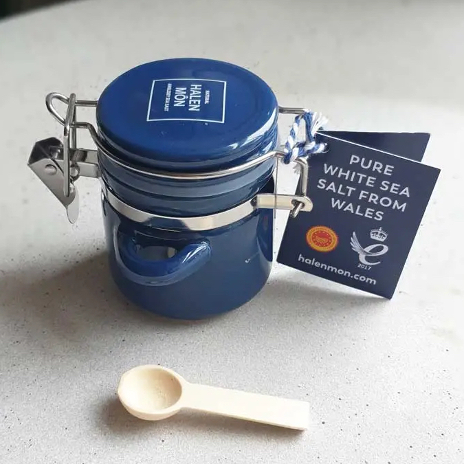 Havssalt – Halen Môn Pure White Sea Salt i porslinsburk m sked 15g - 2