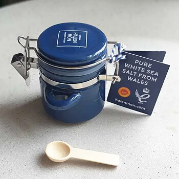 Havssalt – Halen Môn Pure White Sea Salt i porslinsburk m sked 15g
